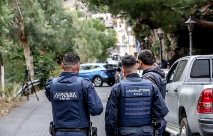 239e2a779610b842bd3ad49b4eeecb44 L