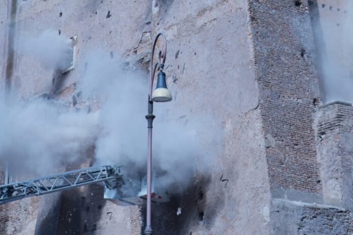 59dfda78f47f84c8f326c7f35f1fabf1 L