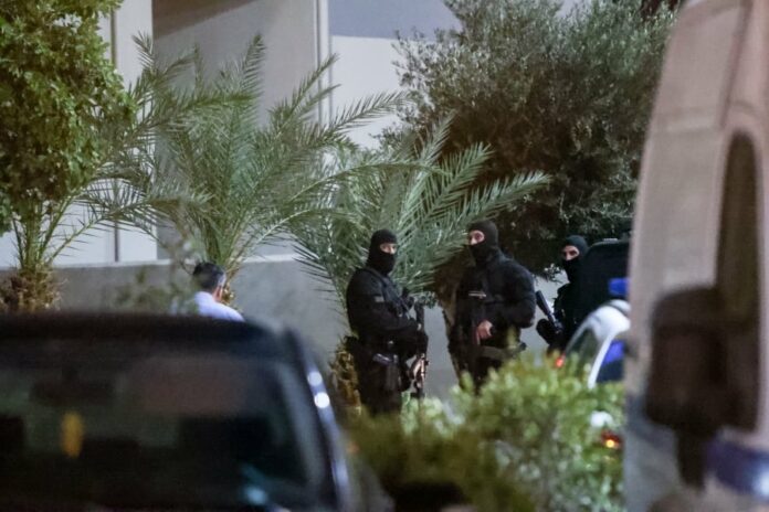 5de0bff809d77b0d132519018d821120 L