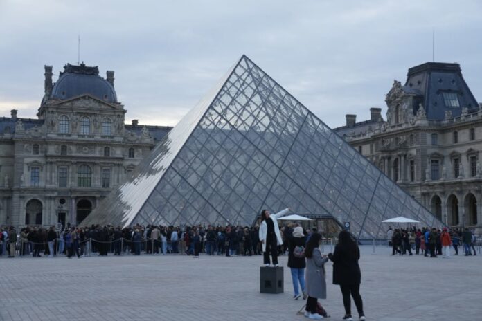 e681ff9f34ad60b9783e8c7bdf988ca0 L