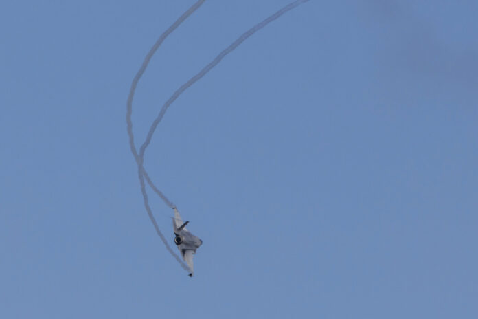 19567427adc1cb1a70f7f7728211c308 L