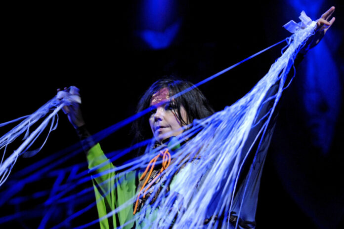 97feb0246a7aa211f2030ac5a9504586 L