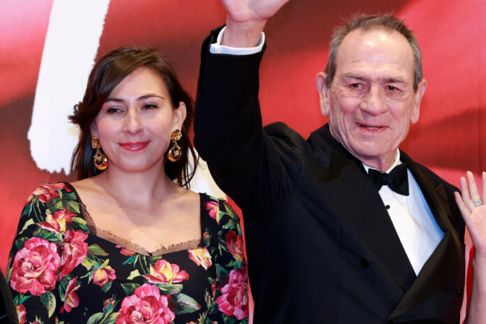 a30f26a21239e5873f3b64f4574eabce L