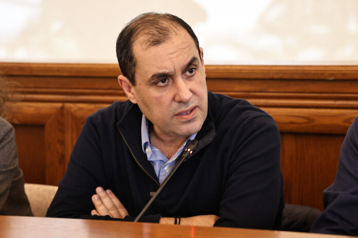 ab42e8f0c5d38eee9dcd9daa11b122b3 L