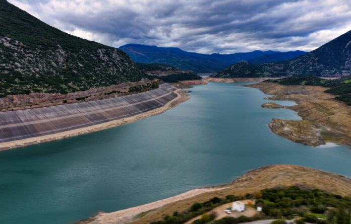 d5a6d9cf575a49b240419fe3201077a8 L