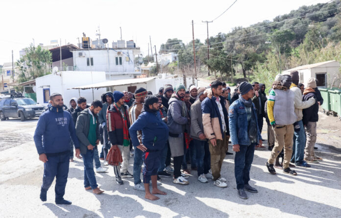 f9b5cad124469bbcb81bfeebfe58dcf3 L